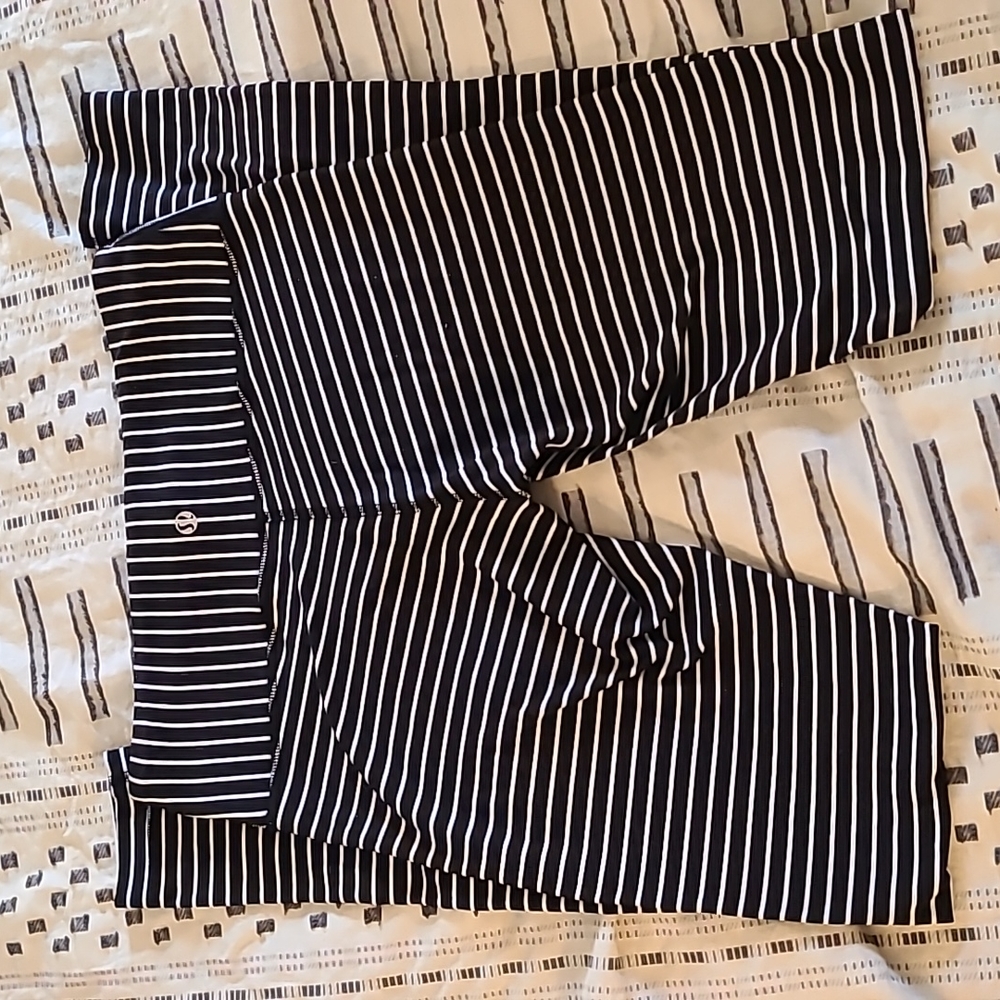 Lululemon Wunder Under black and white stripe legging